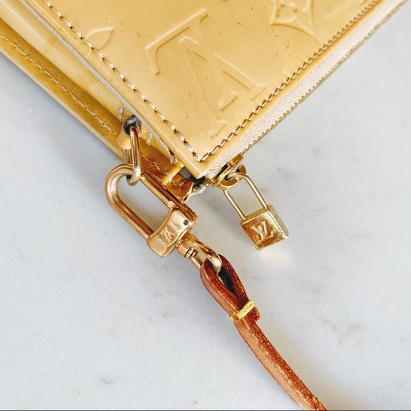 *SOLD* Louis Vuitton Vernis Pochette - Picture 3 of 16